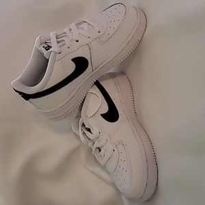 Nike force 1 kids size 9c